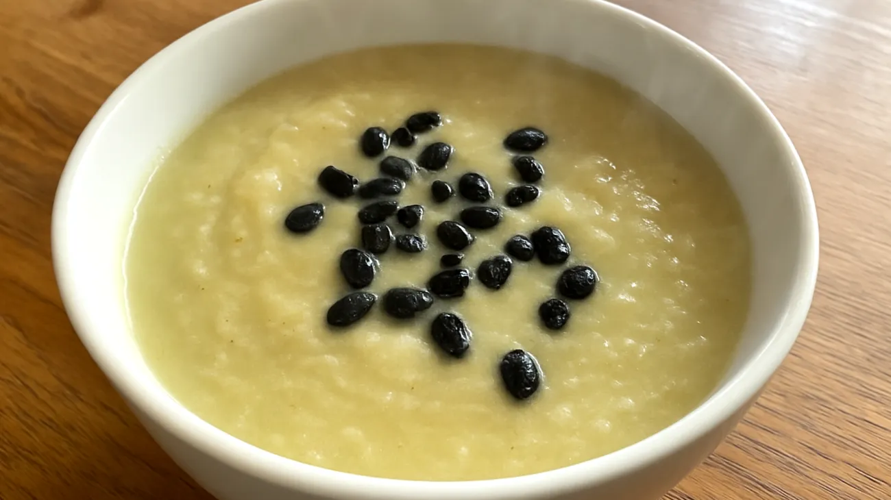 Fenchel-Ingwer-Suppe mit fermentierten Schwarzbohnen"